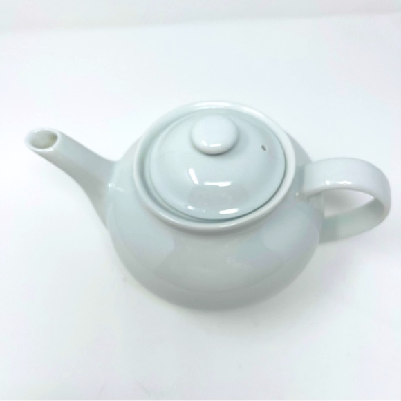Tea Pot Classic French White Small Steam Hole in Lid 6” H Excellent Condition - Picture 2 of 10